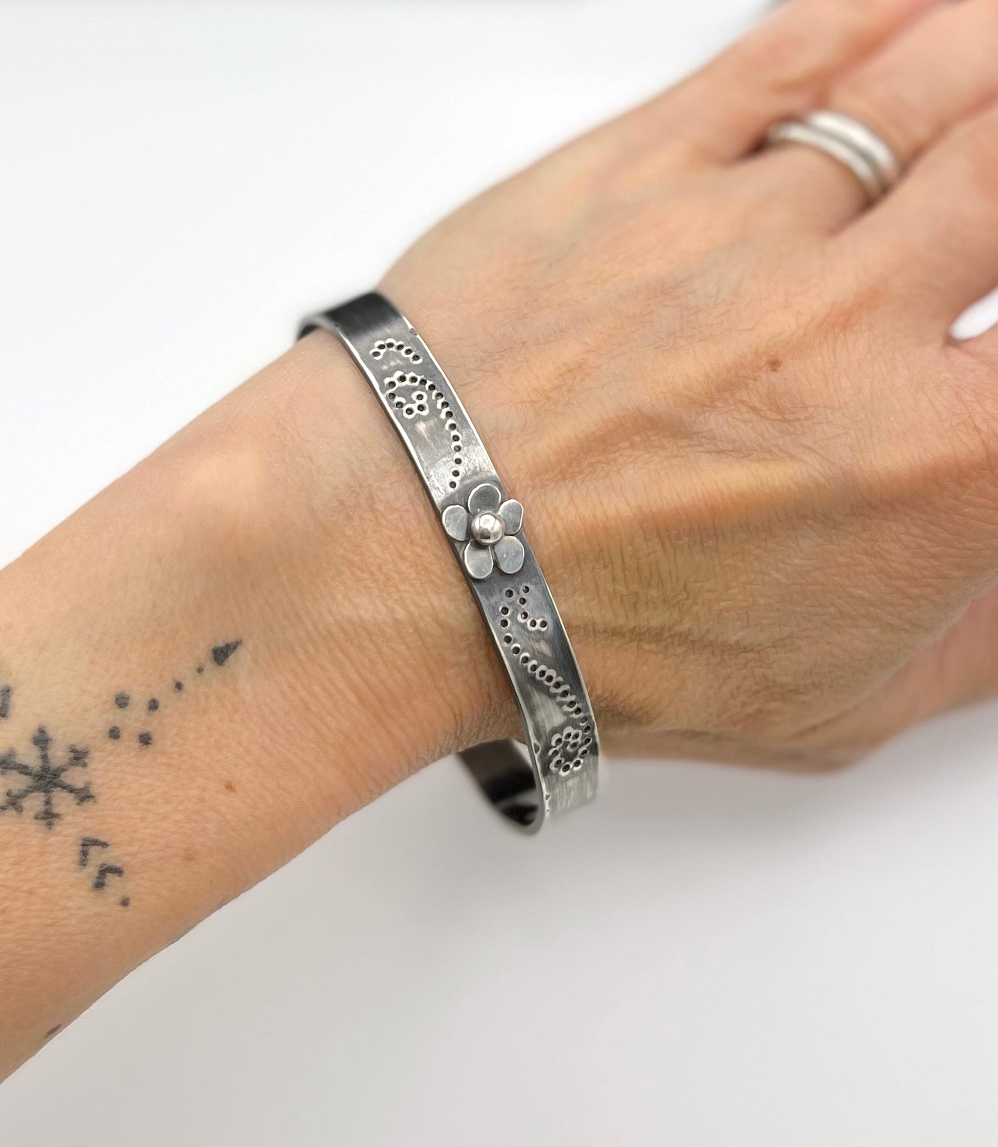Flower cuff bracelet in sterling silver, Signed